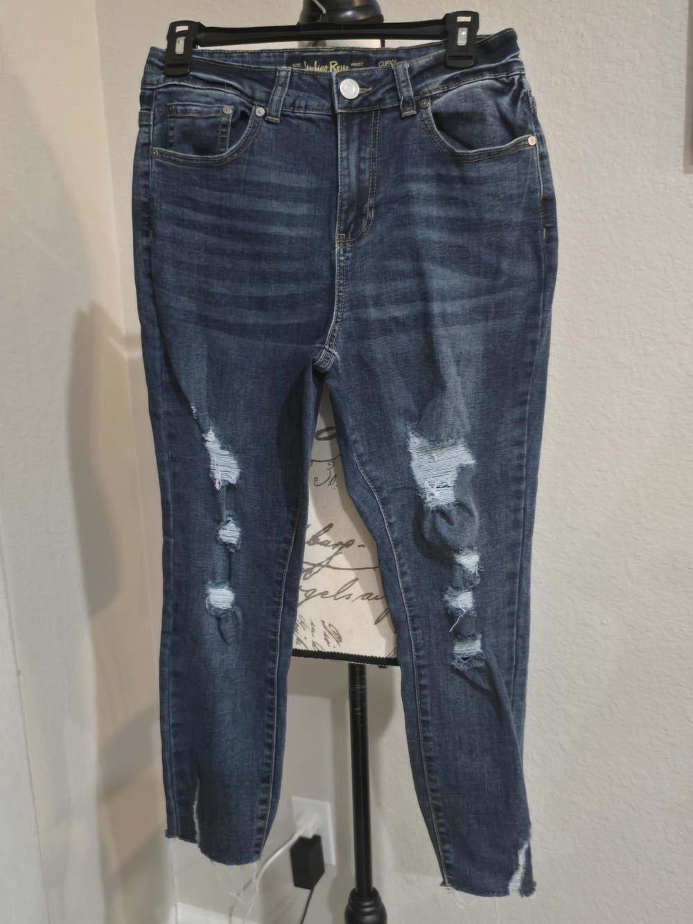 Vintage Rein Curvy Distressed Ankle Jeans Women's Size 9  Waist 28